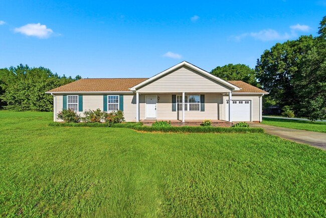 Foto del edificio - Updated One-Story Home in Prime Conover Location