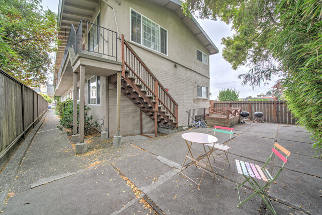 Building Photo - 2119 Russell St