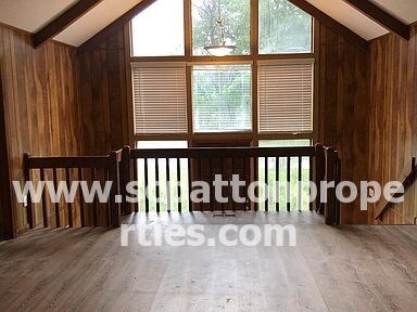 Building Photo - Recently Renovated 4beds 2bath