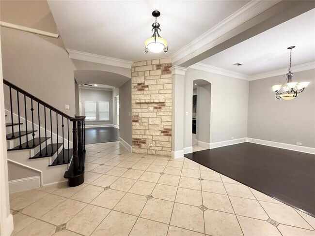 Building Photo - 5711 Stern Springs Ln
