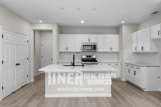 Foto del edificio - Modern new build 4 bedroom 2 bath in Sacra...
