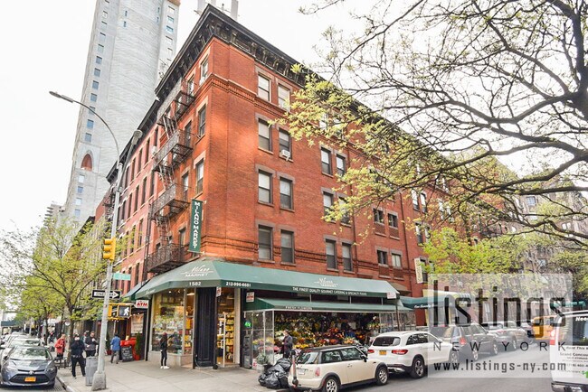 Building Photo - 172 E 89th St