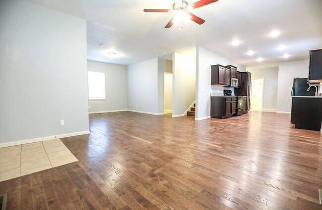 Foto del edificio - Spacious 5 bed 2 bath Downtown Springfield...