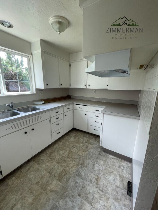 Foto del edificio - 315-325 Lobelia Ave