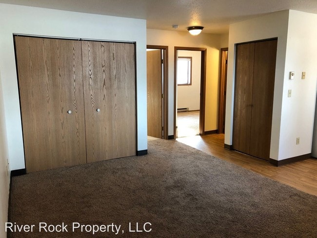 Building Photo - 1505 N University Dr