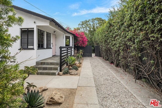 Photo - 1242 S Sycamore Avenue Unit House
