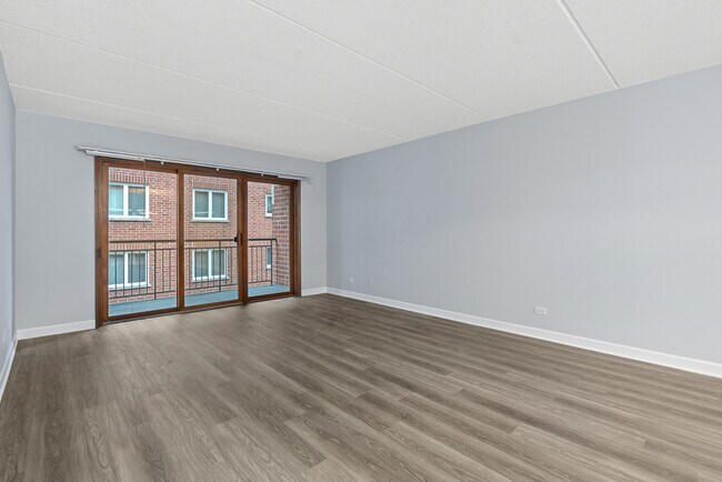 Building Photo - 5320 N Lowell Ave