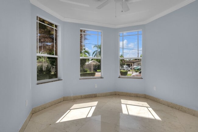 Building Photo - Beautiful home in quiet neighborhood