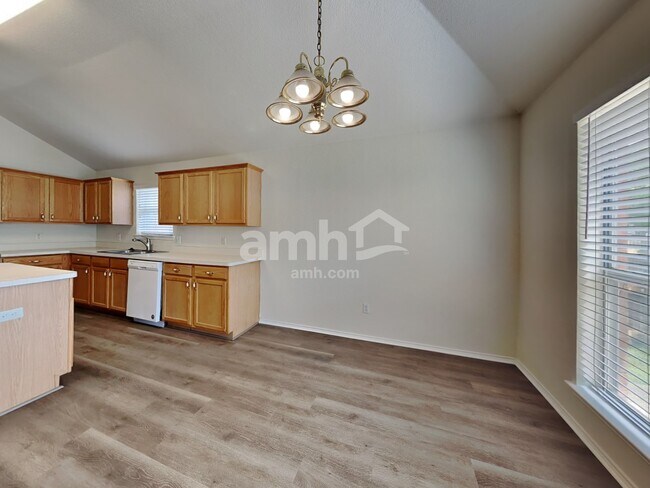 Building Photo - 1612 Windcastle Dr