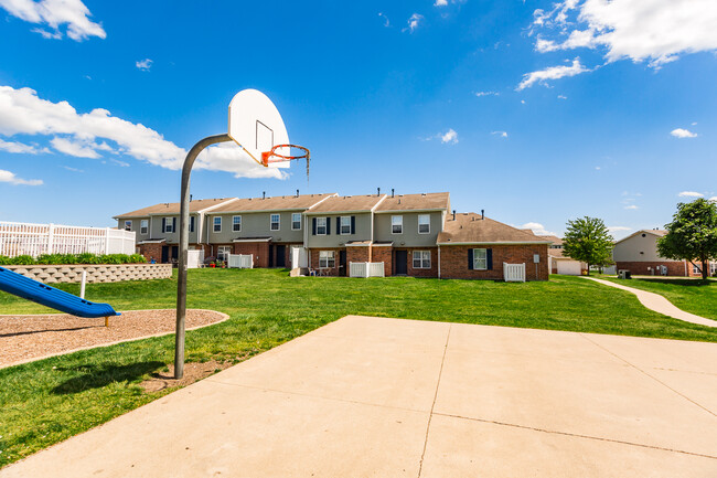 Building Photo - Maple Grove Villas