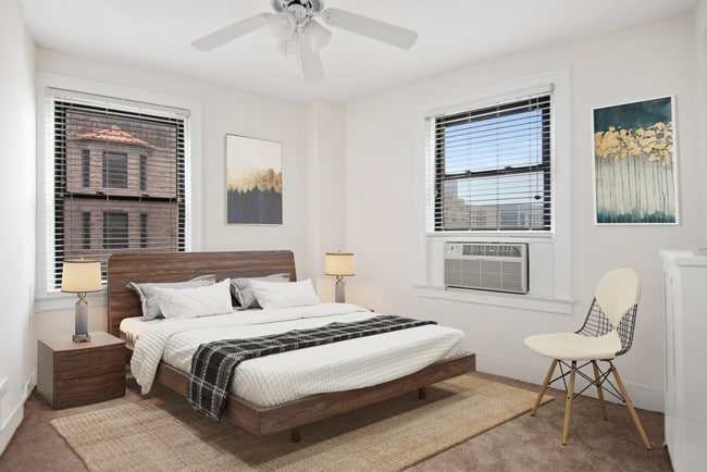 Foto del edificio - 2756-60 N. Pine Grove