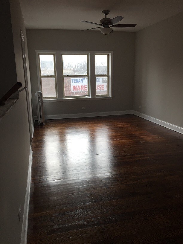 Primary Photo - 2820 W Montrose Ave