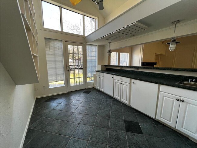 Foto del edificio - 3701 Saddlehead Dr