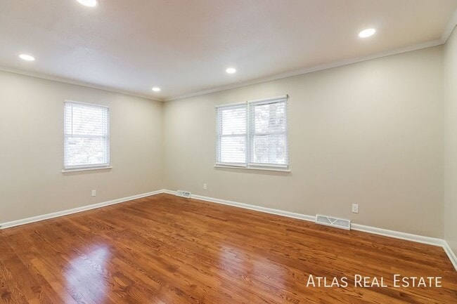 Building Photo - 602 NE Darwin St