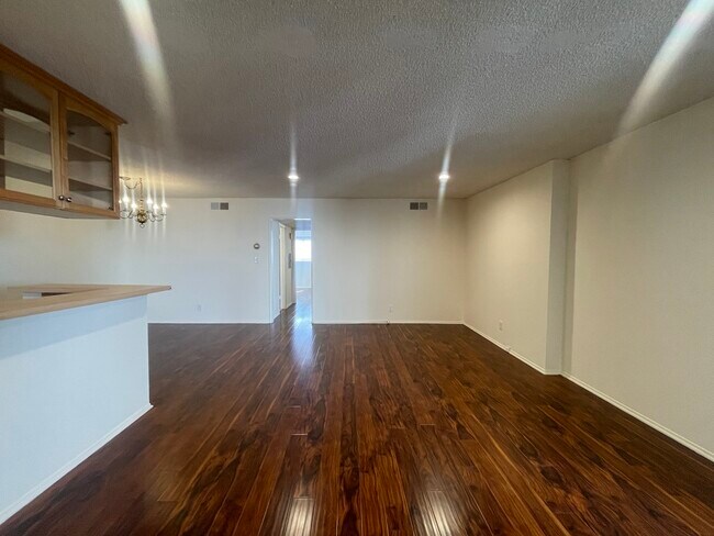 Foto del edificio - 5330 Zelzah Ave