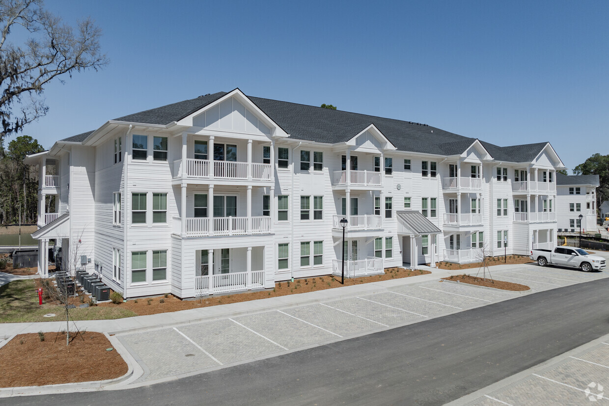 Building View - Stono Oaks