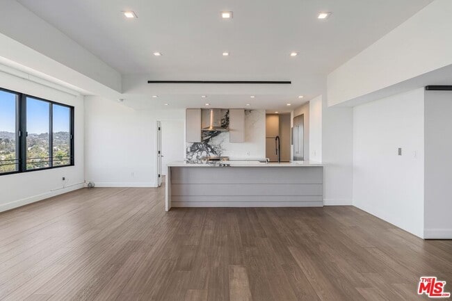 Building Photo - 10501 Wilshire Blvd