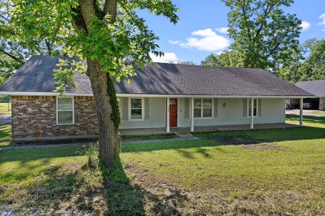 Foto principal - 300 Shadow Ridge Dr