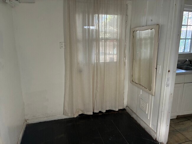 Foto del edificio - 805 N Maple St