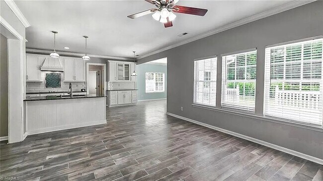 Foto del edificio - 4072 Fountain Grove Dr