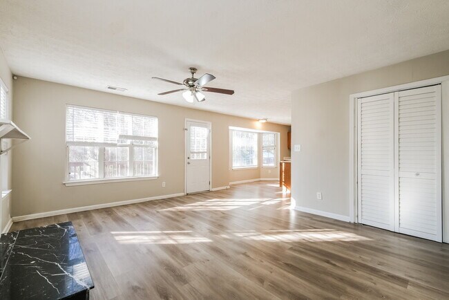 Foto del edificio - 100 Old Surrey Ct