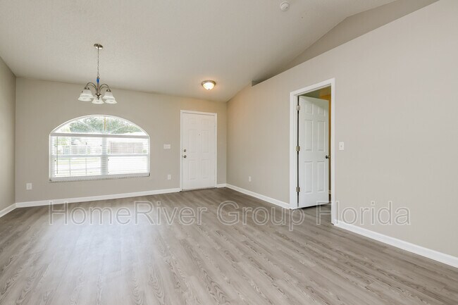 Foto del edificio - 573 Oak Branch Cir