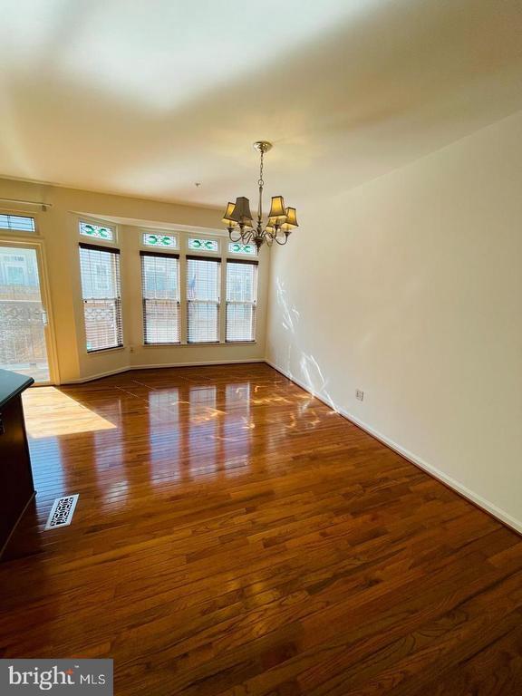 Foto del edificio - 708 Scarburgh Way