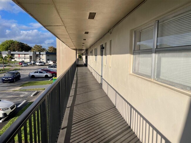 Foto del edificio - 7800 S Colony Cir