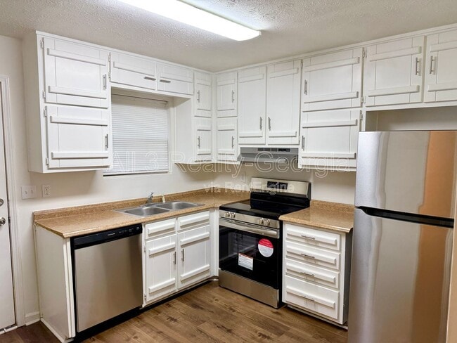 Building Photo - 470 S Jeff Davis Dr