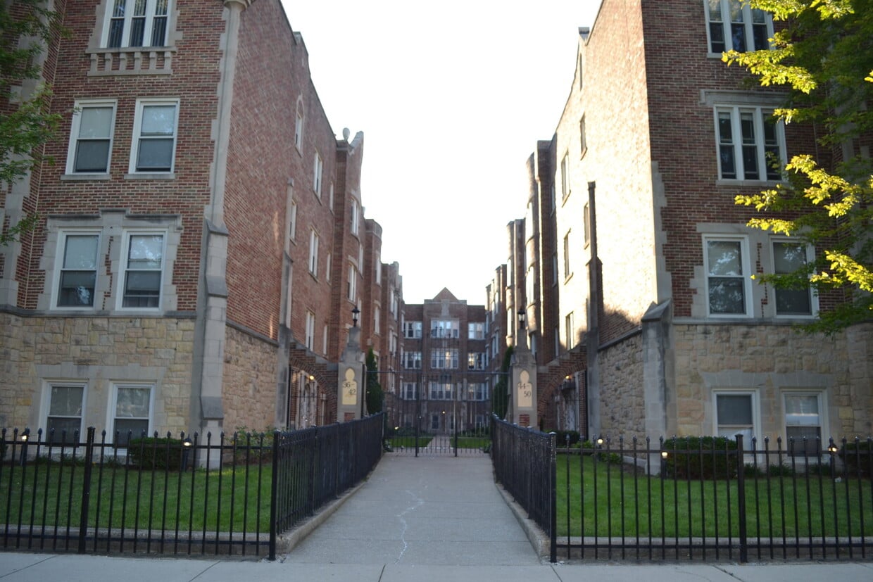 50 N Menard Ave Unit 2B, Chicago, IL 60644 Condo for Rent in Chicago