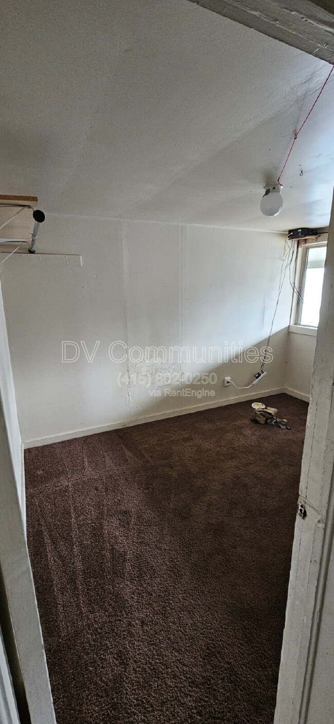 Building Photo - 47609 OR-58