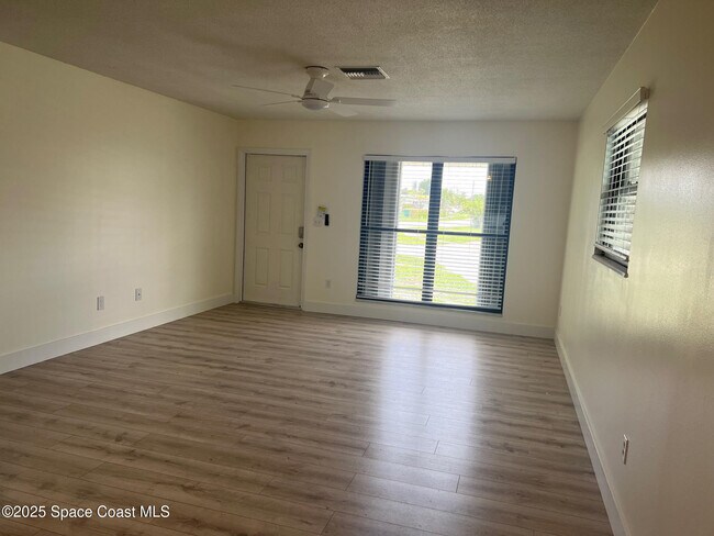 Building Photo - 790 Badger Dr NE
