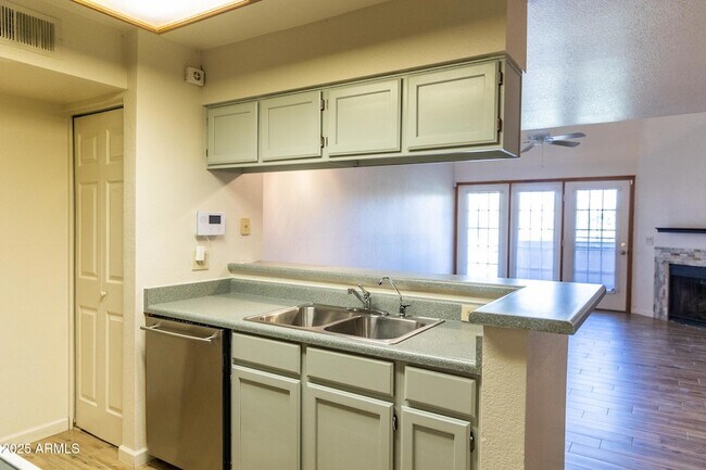 Building Photo - 4901 S Calle Los Cerros Dr
