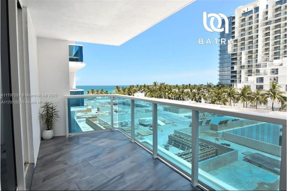 Primary Photo - 2301 Collins Ave