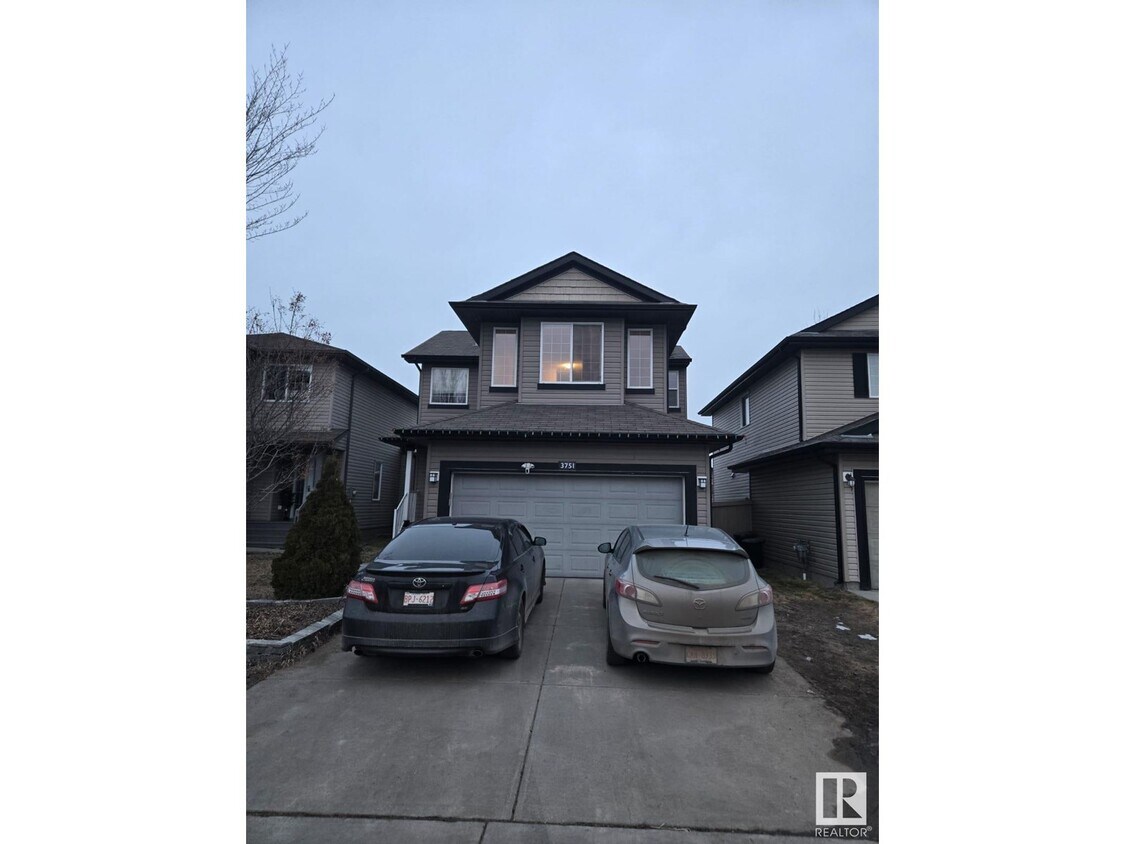 Photo principale - 3751-3713 13 St NW