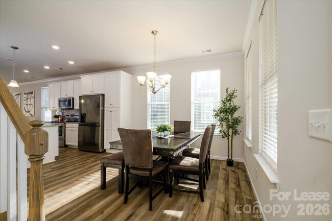 Foto del edificio - 8156 Merryvale Ln