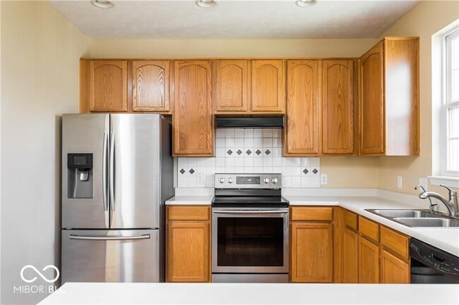 Building Photo - 13800 Stanford Dr