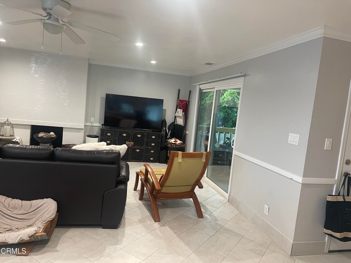 Primary Photo - 2955 Bayshore Ave
