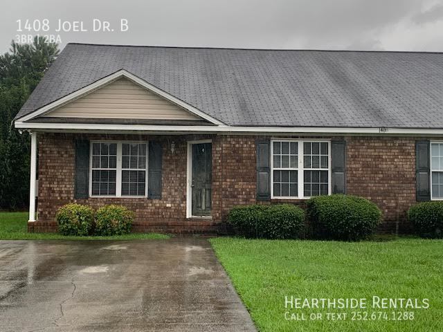 Building Photo - "Charming 3-Bed, 2-Bath Duplex with 1232 S...