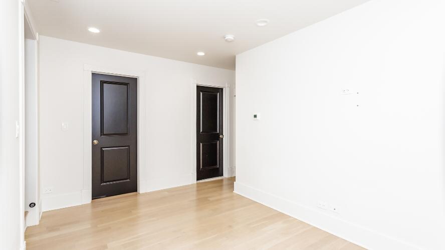Primary Photo - 1327 N Wicker Park Ave