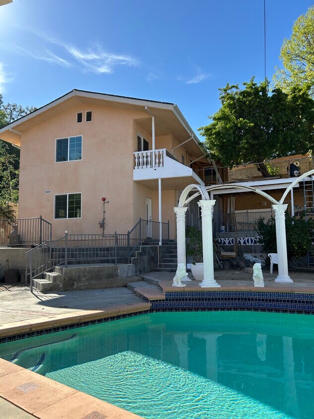 Foto principal - 20229 Lorenzana Dr