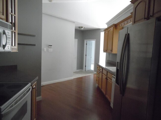 Foto del edificio - 2205 Dunhill Ln