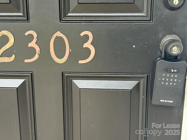 Foto del edificio - 2303 Highland Park Dr