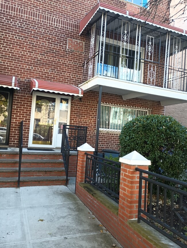 Building Photo - 819 Brooklyn Ave