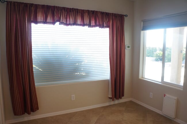 Foto del edificio - BEAUTIFUL 4 BEDROOM HOME IN SILVERSTONE CO...