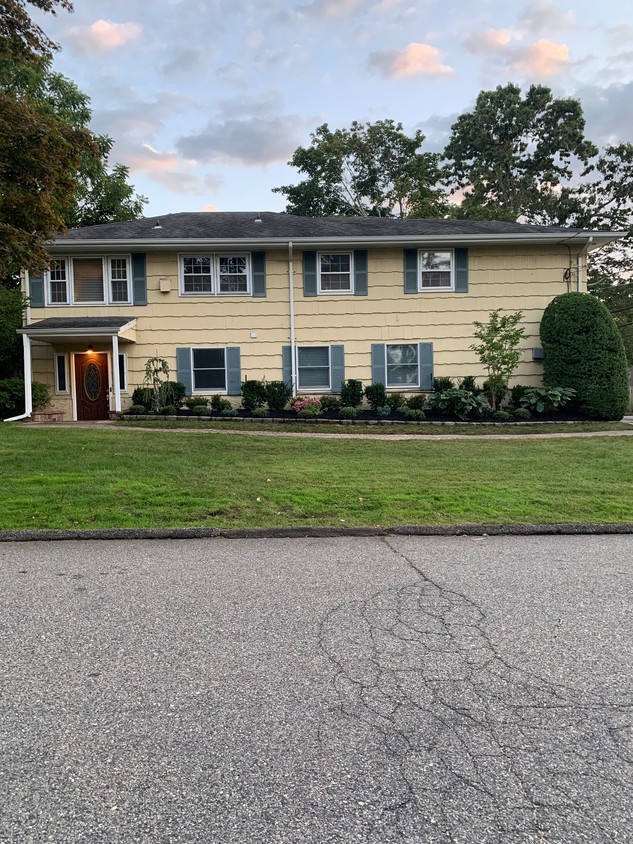 Primary Photo - 1 Cliftwood Dr
