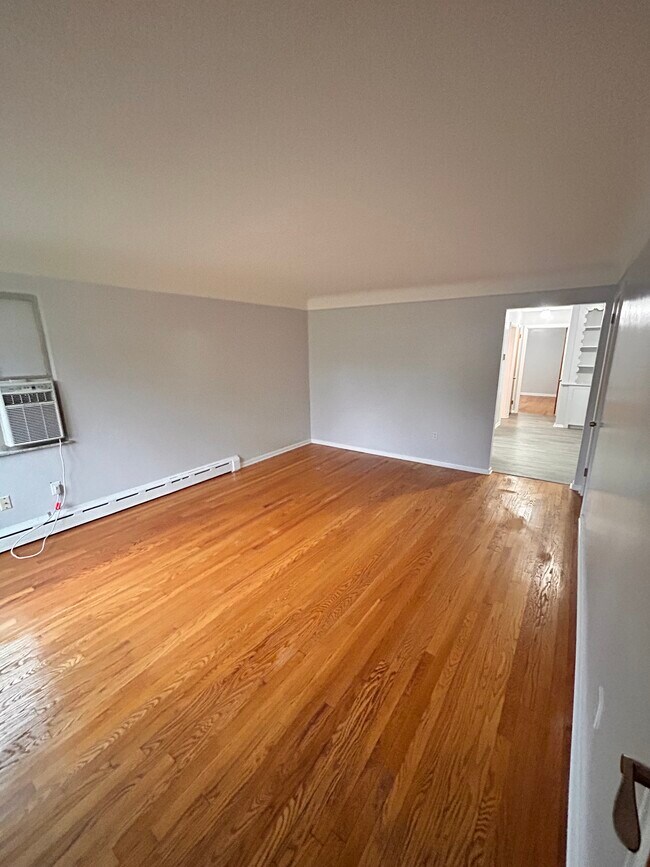 Foto del edificio - 6409 Glade Ave