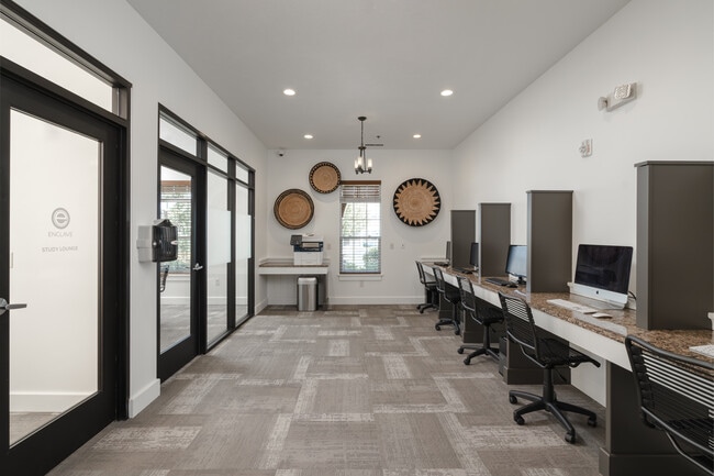 Technology Center - Study Rooms - Enclave Apartments