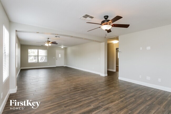 Building Photo - 2863 W San Carlos Ln