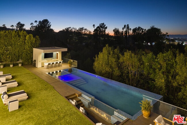 Foto del edificio - 16801 Oak View Dr